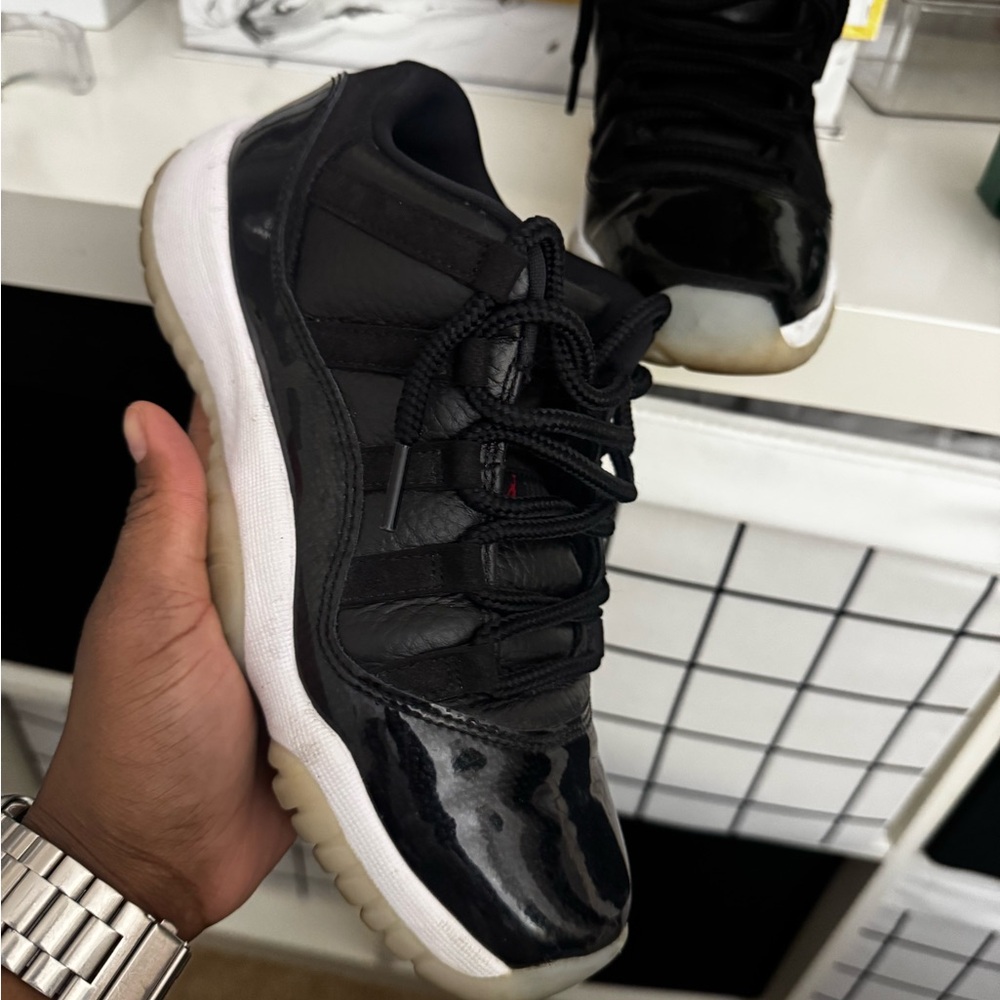 Jordan 11s (6.5Y)